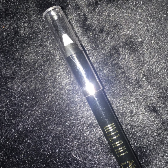 FREE with purchase! ❤️ Milani Transparent Lipliner - Picture 4 of 5